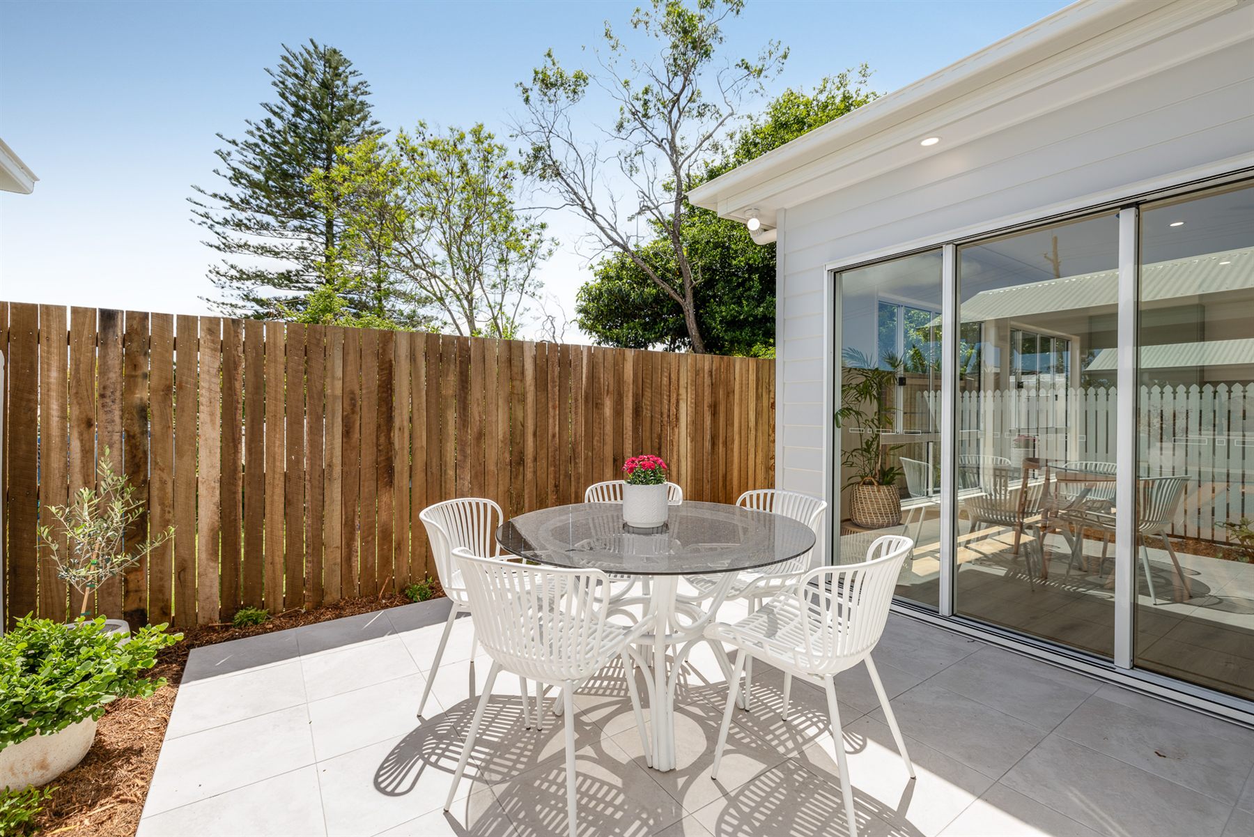 Private courtyard with alfresco dining